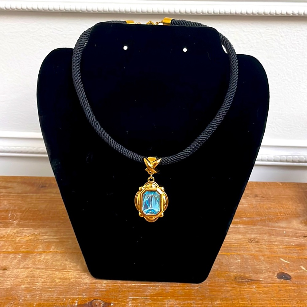 NIB Vintage Avon Choker